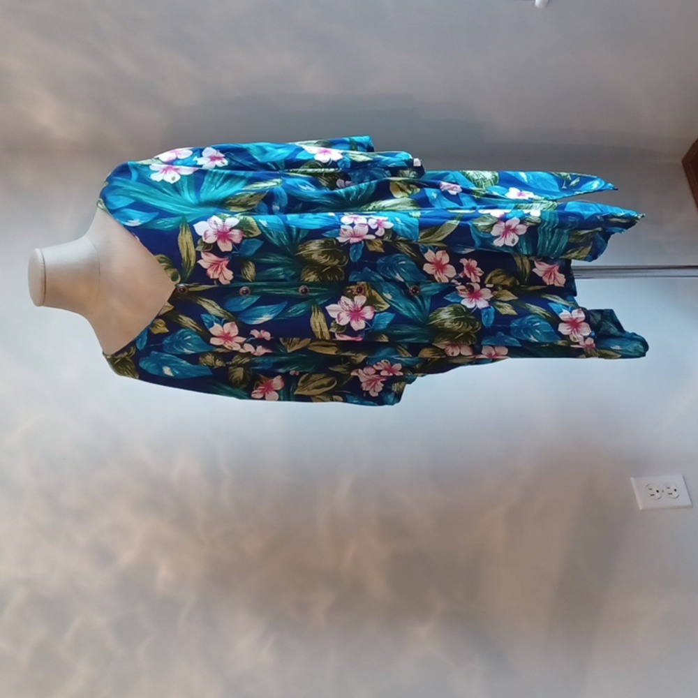 4/$16- NWT Vintage Michelle Leslie blouse